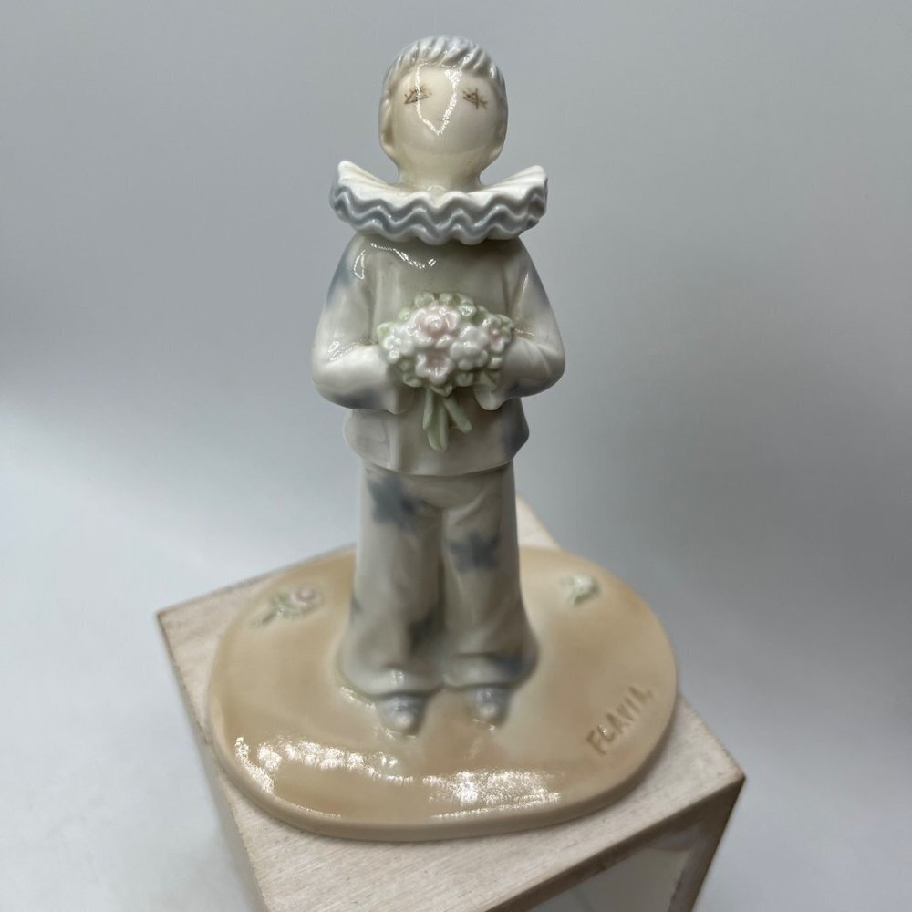 Vintage Flavia  THE CLOWN - Japan Porcelain figurine by Roman - AUTOGRAPHED - 19